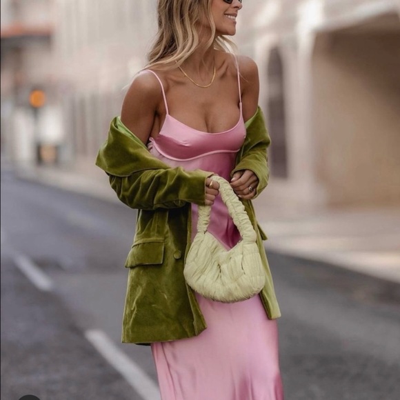 ZARA PINK SATIN EFFECY CUT OUT DRESS - VIRAL TIKTOK - Picture 4 of 14